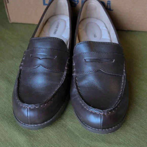 Lands End Classic Penny Loafers Brown 9.5 B - Worn Once - Picture 2 of 8